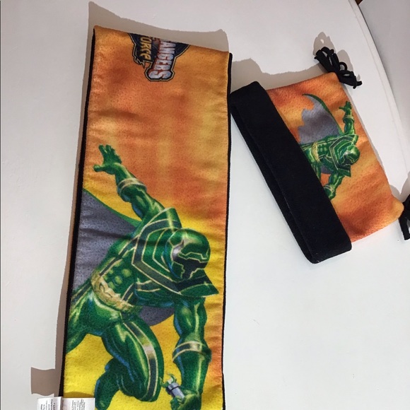 Disney hat and scarf, One Size. - Picture 4 of 6